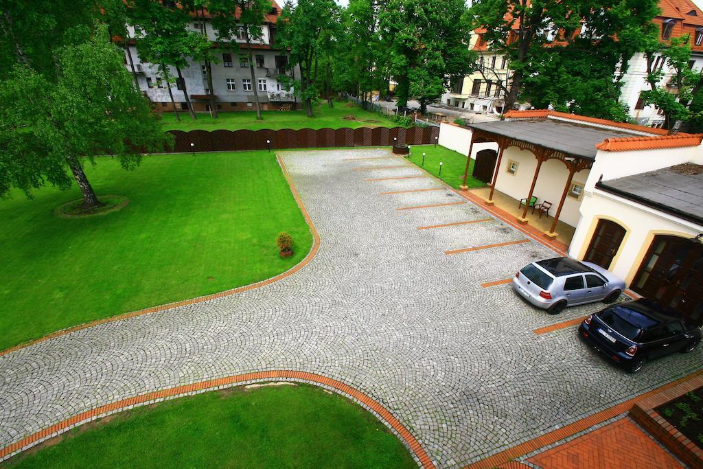 Hotel Palacyk Legnica Buitenkant foto
