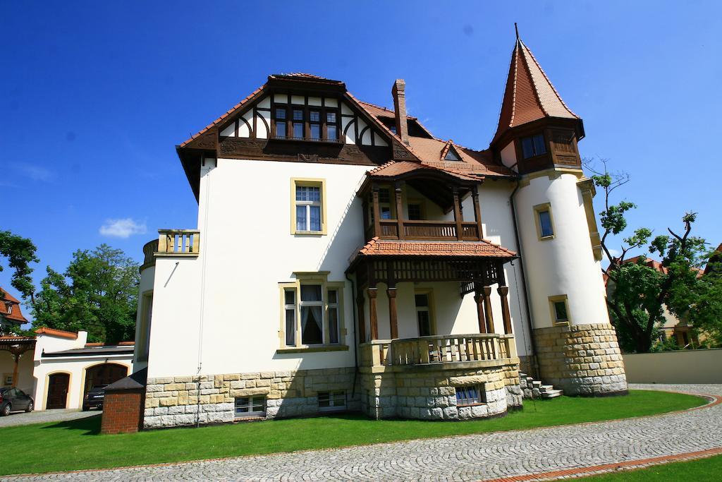 Hotel Palacyk Legnica Buitenkant foto