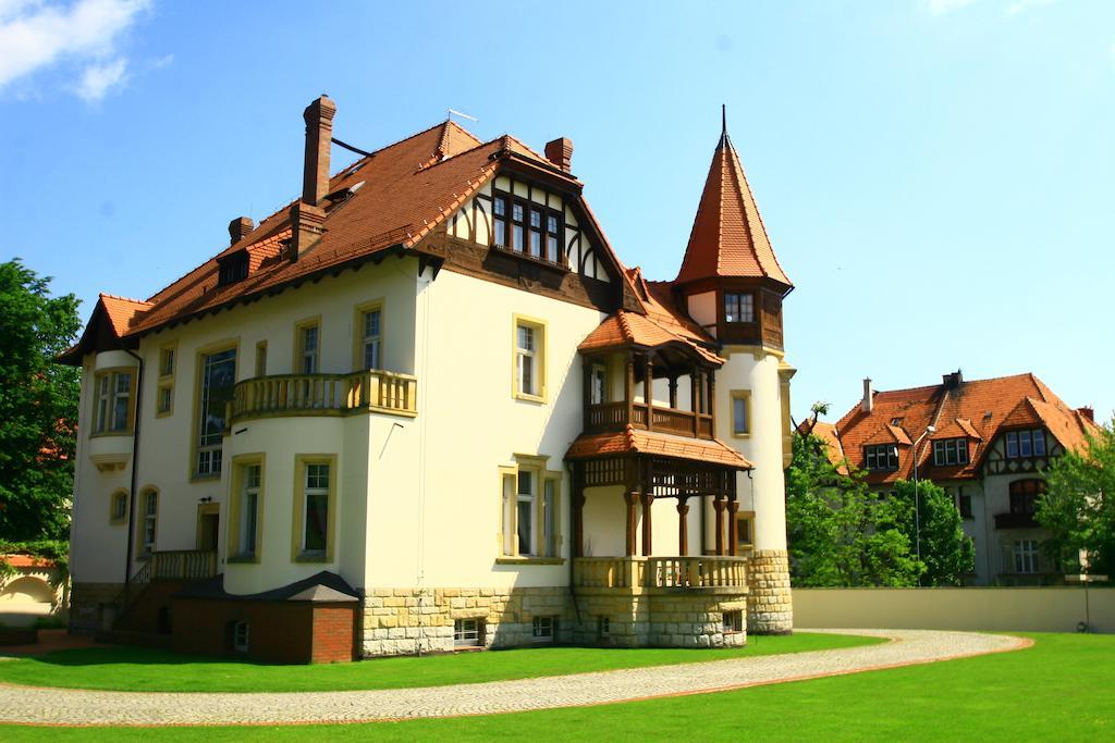 Hotel Palacyk Legnica Buitenkant foto