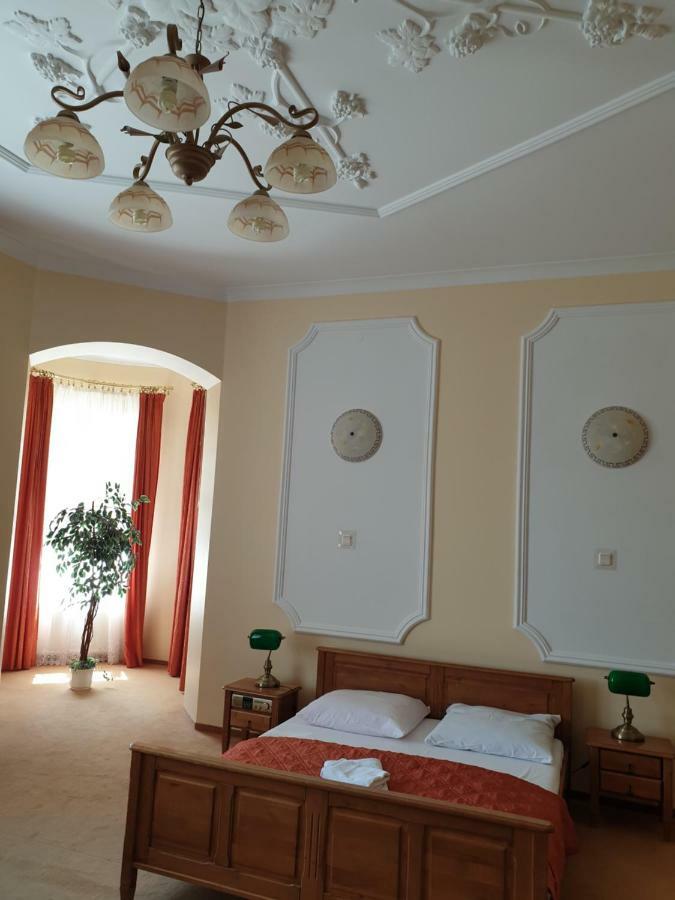 Hotel Palacyk Legnica Buitenkant foto