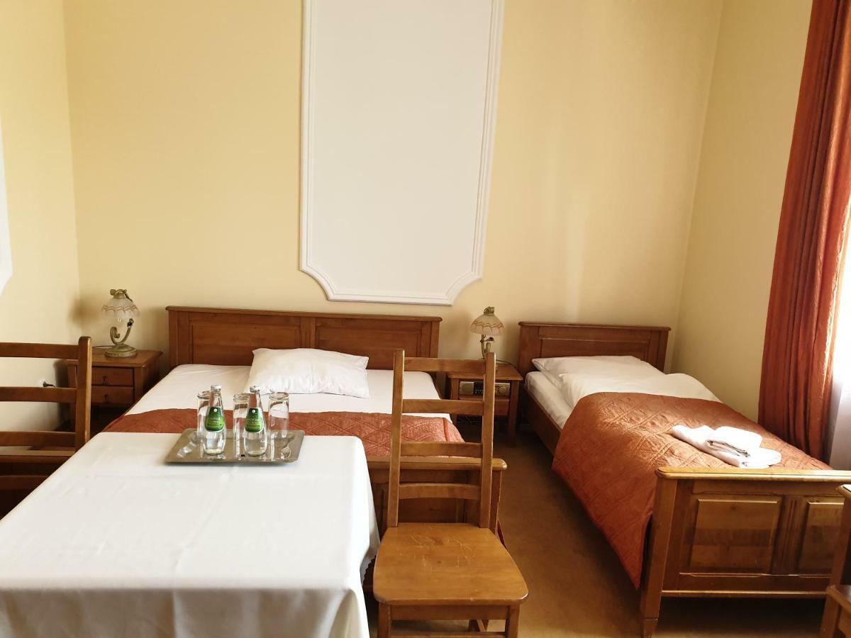 Hotel Palacyk Legnica Buitenkant foto