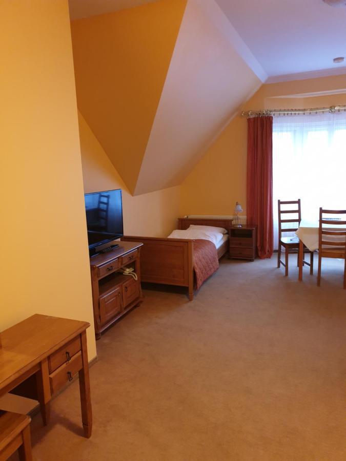 Hotel Palacyk Legnica Buitenkant foto
