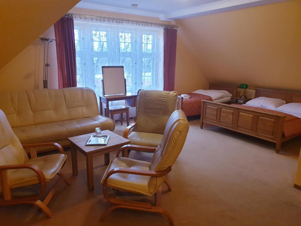 Hotel Palacyk Legnica Buitenkant foto